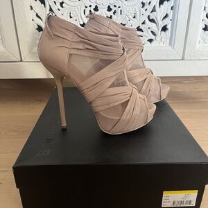 L.A.M.B. Crepe heel in Roslea